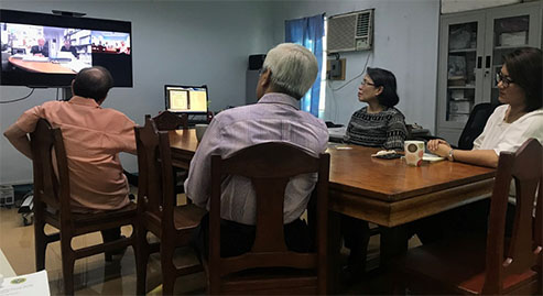 サンラザロ病院の首脳陣と長崎大学フィリピンチームのテレビカンファレンス