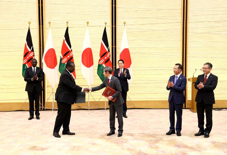 Nagasaki University President Takeshi Nagayasu Participates in the Document Exchange Ceremony for the Grant Aid to the Republic of Kenya “The Project for Strengthening the Research Capacity of Kenya Medical Research Institute
