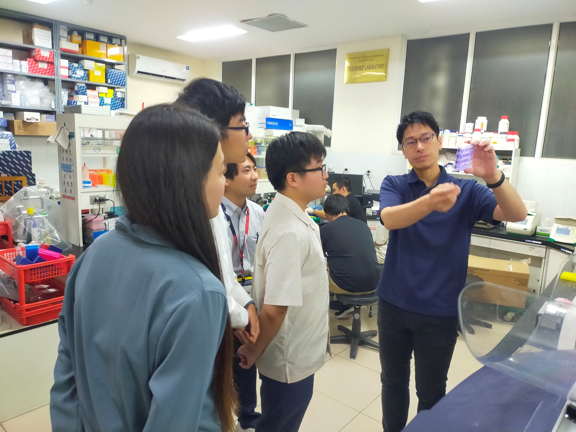 Explaining the results of a dengue virus neutralization test.