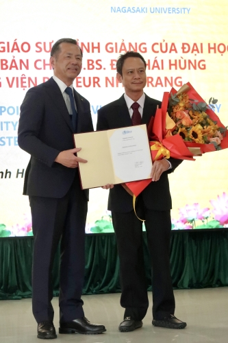 Conferment of Title to Director Hung