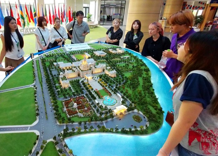 ヴィン大学　縮尺模型