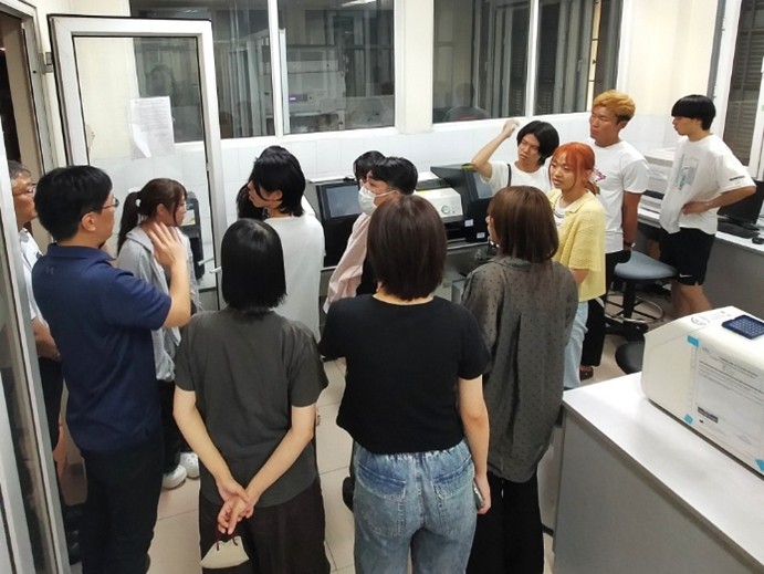 長崎ラボ：解析室にて