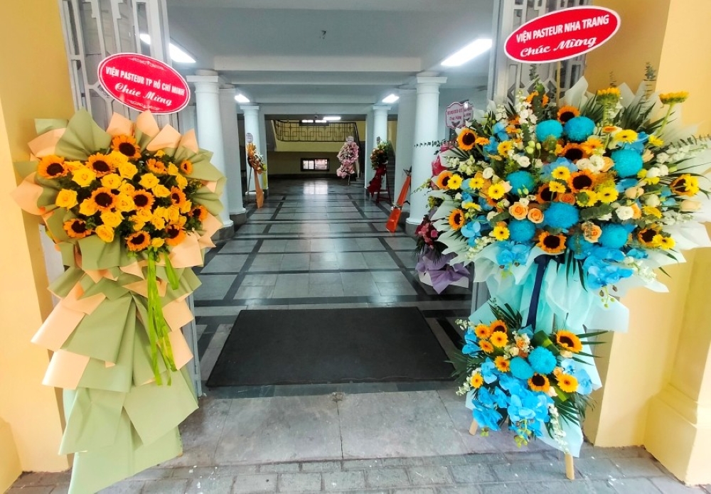 パスツールホーチミンとパスツールニャチャンからのお祝い